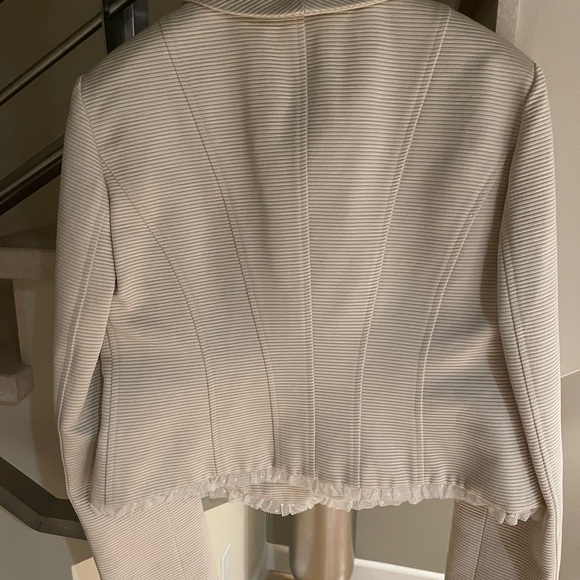 NEW VINTAGE Elegant cream VALENTINO JACKET - Picture 2 of 9